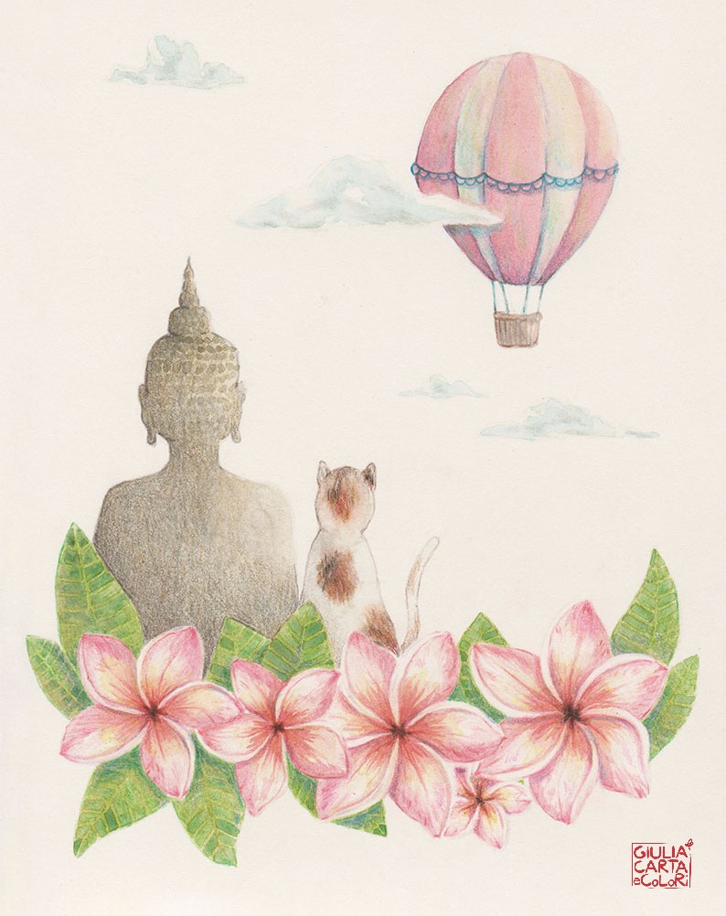 Illustrazione di un gatto visto di spalle, seduto accanto alla statua di un Buddha, che guarda una mongolfiera nel cielo - In primo piano fiori frangipane rosa